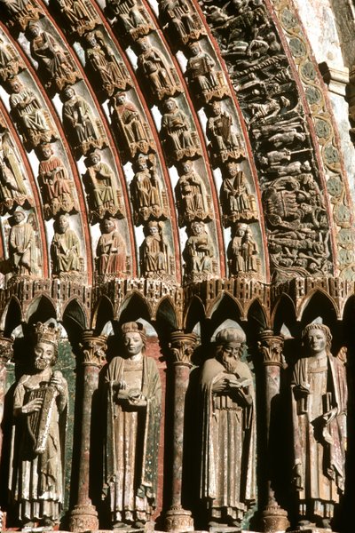 Sculture di nicchia e di arco del portale ovest da Spanish School