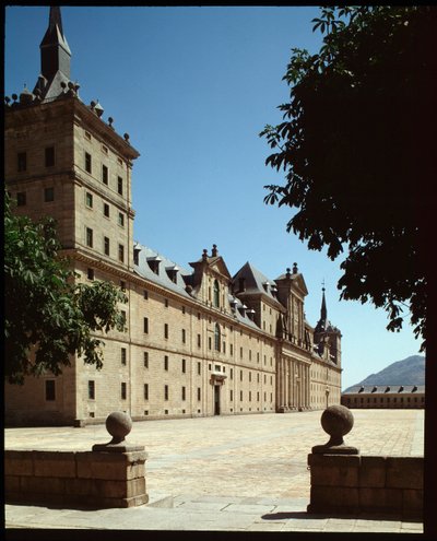 Vista della facciata principale del Real Sitio da Spanish School