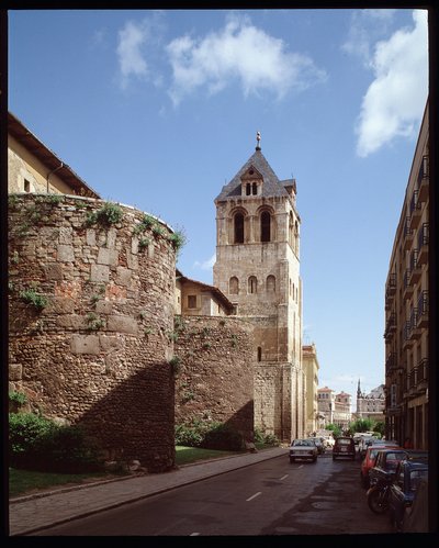 Vista della Basilica e delle mura romane da Spanish School