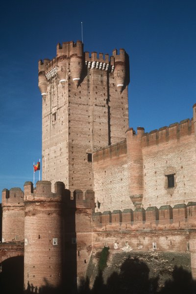 Veduta del castello, costruito c.1453 da Spanish School