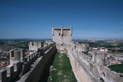 Veduta delle mura del castello e del mastio da Spanish School