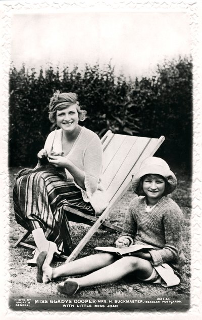 Gladys Cooper 1888-1971, attrice inglese, con sua figlia Joan, inizio 20° secolo da Sport and General
