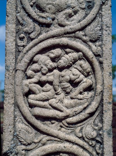 Rilievo di un pilastro di tempio buddista da Sri Lankan