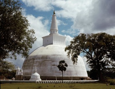 Vista dello stupa di Ruwanwelisaya da Sri Lankan School