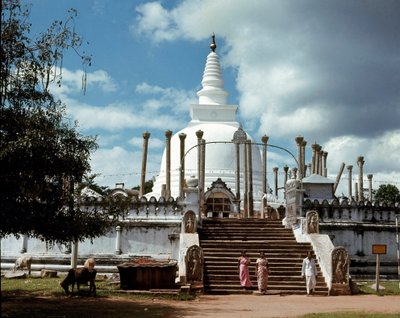 Vista del dagoba di Thuparamaya da Sri Lankan School
