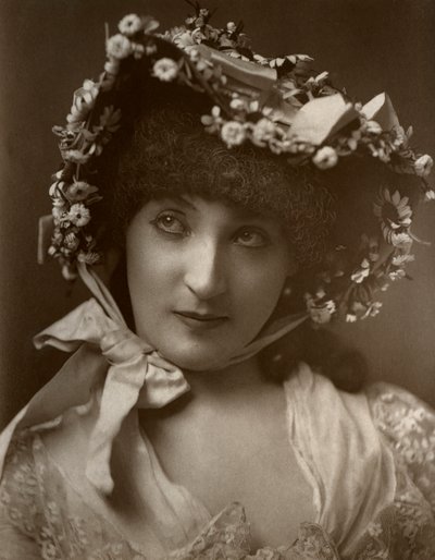 Miss Mulholland, Attrice da St James
