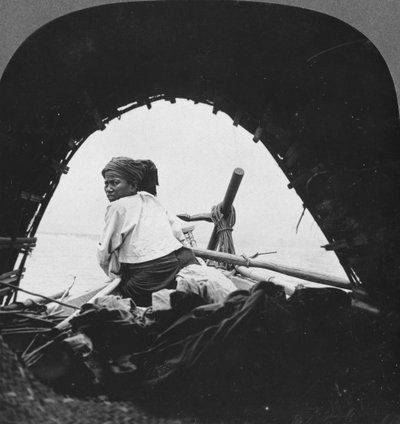 Un barcaiolo sul fiume Irrawaddy, Birmania, 1908 da Stereo Travel Co