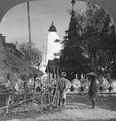 Pagoda a forma di ombrello, Bhamo, Birmania da Stereo Travel Co