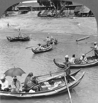 Barche sul fiume Irrawaddy, Sagaing, Birmania, 1908 da Stereo Travel Co