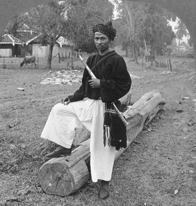 Uomo della tribù Kachin, Alta Birmania, 1908 da Stereo Travel Co