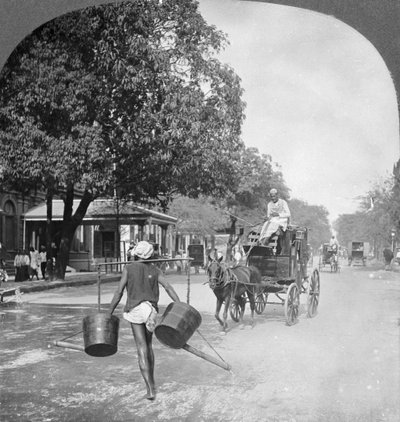 Innaffiamento delle strade di Rangoon, Birmania, 1908 da Stereo Travel Co