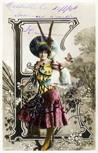 E: Constance Elise De Vere, attrice francese di origine inglese, nata in Belgio - Théâtre Marigny, Parigi - Alfabeto in cartolina da Studio Reutlinger