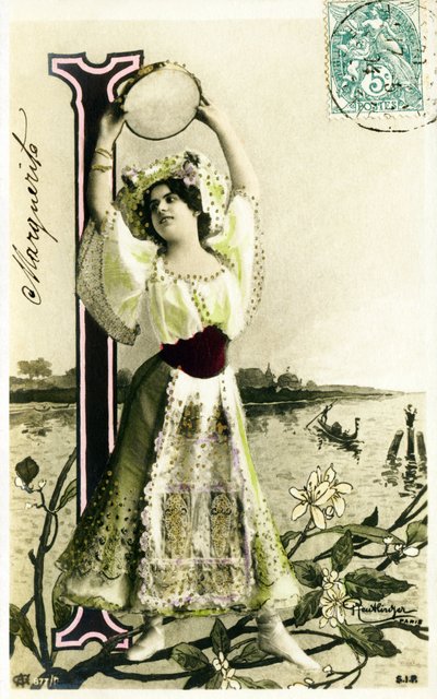 Mlle Fischer, artista degli anni 1900 - Alfabeto in cartolina da Studio Reutlinger