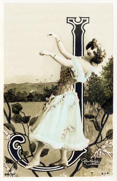J: Lucette De Berny, artista della Belle Époque - Alfabeto in cartolina da Studio Reutlinger
