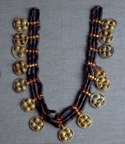 Arte sumera: collana con pendenti d