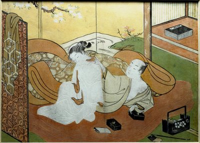 Coppia di amanti sdraiati in un interno con paravento, scatola di calligrafia, stampa Nishiki-e di Suzuki Harunobu (1765 circa) da Suzuki Harunobu