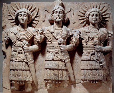 Triade palmirena: Baalshamin, signore del cielo tra il dio della luna e il dio del sole da Syrian