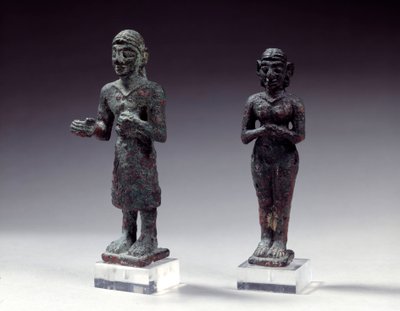 Statuette di adoratori e dea in bronzo, dalla Siria 2300-2000 a.C. Parigi, Museo del Louvre da Syrian Syrian