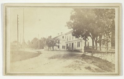 Senza titolo (vista di una strada con case bianche a graticcio) da T. Holmes