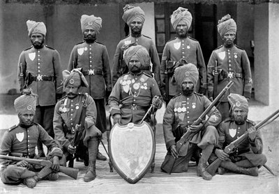 La squadra di tiro campione del 26º Reggimento Punjab della Fanteria del Bengala, 1896 da T. Winter