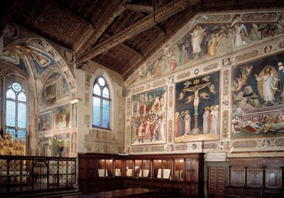 Vista interna della sacrestia con affreschi che raffigurano la passione di Gesù da Taddeo Gaddi