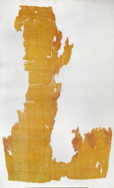 Frammento di materiale con motivi floreali e anatre mandarino da Tang Dynasty Chinese School