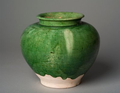 Vaso smaltato verde da Tang Dynasty Chinese School