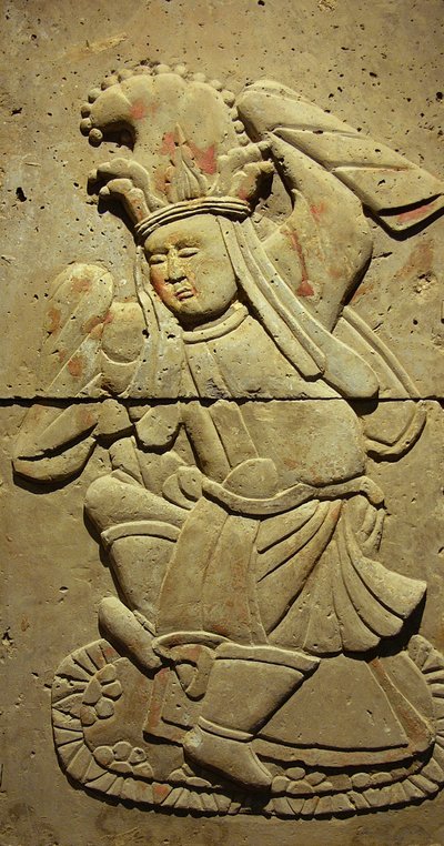 Stele in terracotta con danzatrice, Dinastia Tang (618-907), scoperta nella Provincia di Shaanxi, Museo della Foresta delle Stele a Xian. Fotografia, Leonard de Selva, Cina, 2006 da Tang Dynasty Chinese School