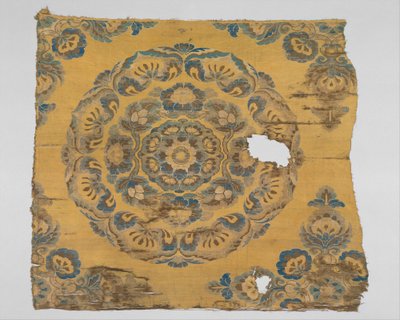 Tessuto con medaglione floreale, c.800 da Tang Dynasty Chinese School