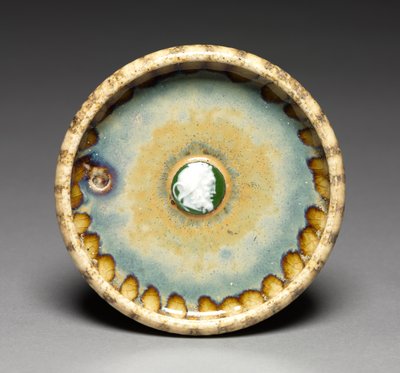 Piatto con cammeo bianco e verde, c.1895 (grès e porcellana) da Taxile Maximin Doat