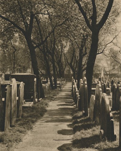 Nel cimitero dismesso dei dissidenti a Bunhill Fields, c1935 da Taylor
