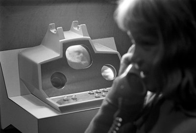 Dimostrazione della tecnologia di comunicazione Picturephone futuristica alla Fiera Mondiale di Seattle da Ted Spiegel