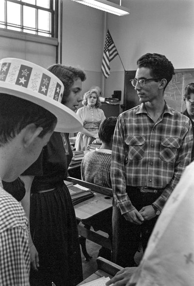 Studenti dotati in una classe alla James A. Garfield High School, una scuola pubblica urbana da Ted Spiegel