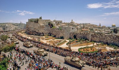 Armi israeliane e soldati sfilano nel Giorno dell