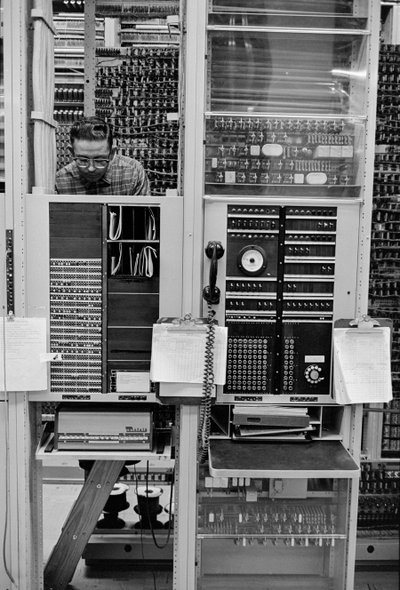 Manutenzione delle apparecchiature telefoniche alla PacTel alias Pacific Telephone a Bellingham da Ted Spiegel
