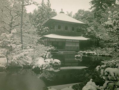 Veduta del Ginkaku-ji sotto la neve a Kyoto, circa 1900 - 1915 (fotografia) da Teijiro Takagi