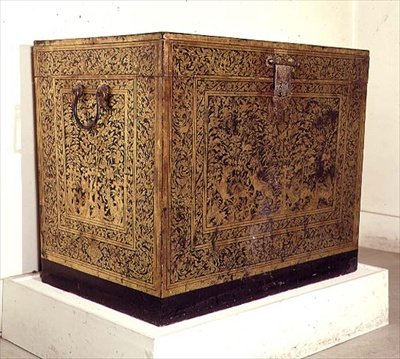 Cofanetto in lacca nera con decorazione dorata, possibilmente scatola di scritture buddiste, realizzato ad Ayutthaya, Thailandia da Thai School