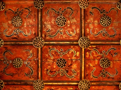 Soffitto della sedia da predicazione a Wat Phra That Lampang Luang da Thai School
