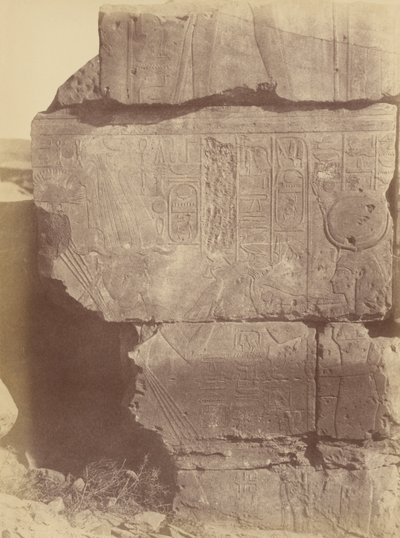 Vista ravvicinata delle iscrizioni geroglifiche e sculture, Karnak da Théodule Devéria