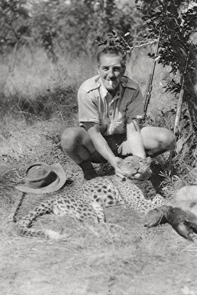 Chaplin Court Treatts leopardo, Abercorn a Tukuyu, Tanganica, 1925-1927 da Thomas A. Glover