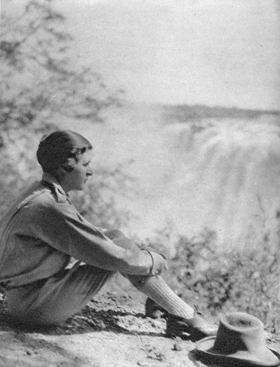 Stella Court Treatt alle Cascate Vittoria, Livingstone a Broken Hill, Rhodesia Settentrionale, 1925-1927 da Thomas A. Glover