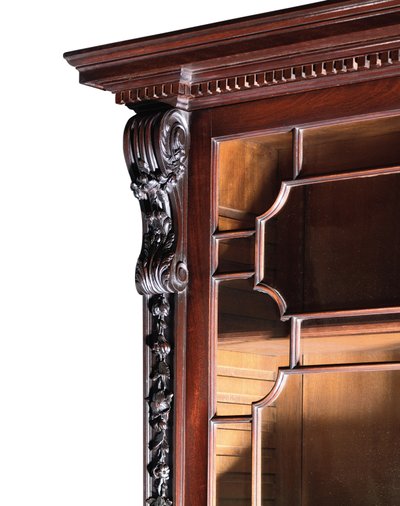 Una libreria a fronte spezzata di Giorgio III da Thomas Chippendale