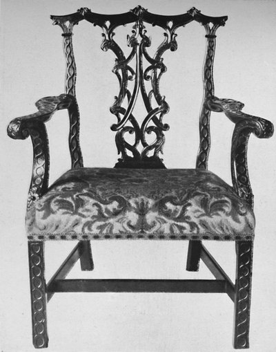 Sedia con braccioli Chippendale cinese con sedile in ricamo contemporaneo, metà XVIII secolo, 1928 da Thomas Chippendale