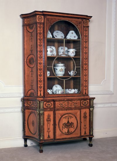 Uno dei due armadi, commissionato dal 1° Visconte Melbourne per Melbourne House, Piccadilly (ora Albany), c.1773 da Thomas Chippendale