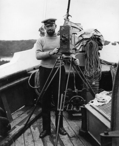 G. H. Wilkins al suo ritorno dalla spedizione in The Quest con Sir Ernest Shackleton, Plymouth, 16 settembre 1922 da Thomas E. and Horace Grant Grant