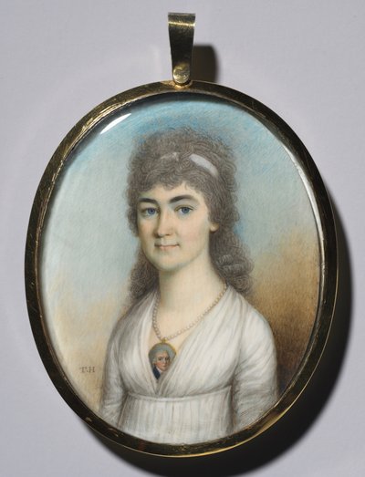 Ritratto di una donna che indossa un miniatura, c. 1780 da Thomas Hazlehurst