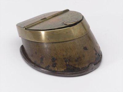 Calamaio a zoccolo di cavallo appartenente al Capitano William Tyrwhitt Drake, Royal Horse Guards, c.1829 da Thomas Lee