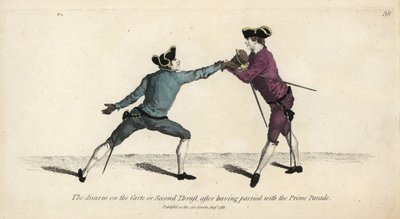 Gentiluomo schermidore disarma il suo avversario sulla Carta o Seconda Stoccata, dopo aver parato con la Prima Parata. Incisione a colori su rame dopo un
