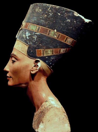 Busto di Nefertiti (destra) da Thutmose Thutmose