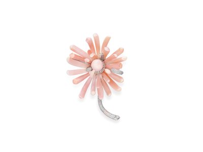 Spilla (perla di conchiglia, conchiglia, diamanti e platino) da Tiffany and Company